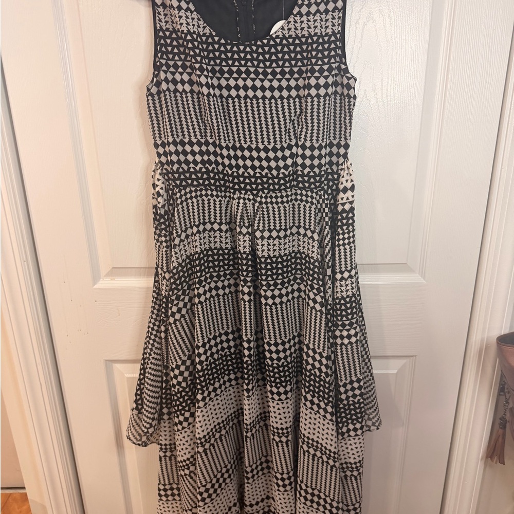 Diva Black & White Geometric Midi Dress